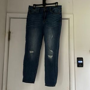 Judy Blue ripped jeans size 32 fit like size 14